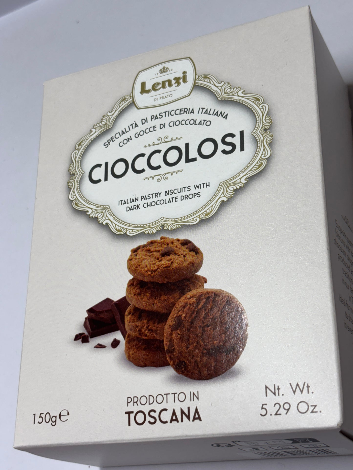 Lenzi Cioccolosi Italian pastry biscuits with dark chocolate drops in a 150g box