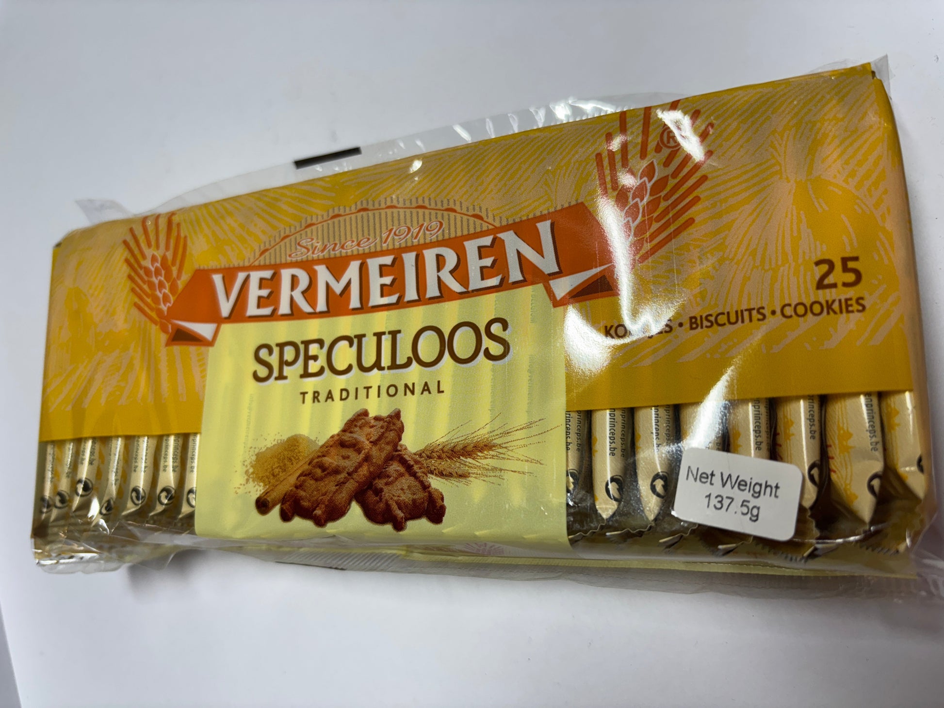 Vermeiren traditional speculoos biscuits packaged with a net weight of 137.5g for enjoying light snacks